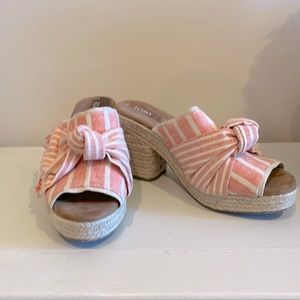 Tom’s, size 8, coral stripe wedges